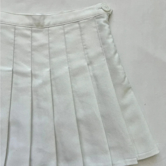 Y2K White High Waisted Pleated Mini Skirt - Picture 3 of 7